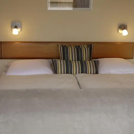 Strandly מלון 3*